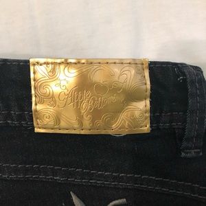 Apple Bottom Capris